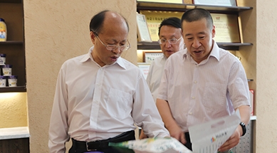 內蒙古自治區(qū)政協(xié)黨組書記、主席李秀領考察、調研我公司